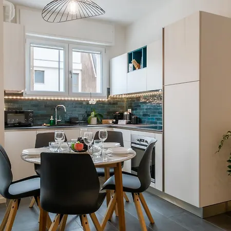 Apartment Ospitali - Casa Cinema, Bilocale A 100 Mt Dalla Metro Per 5 - No Lift
