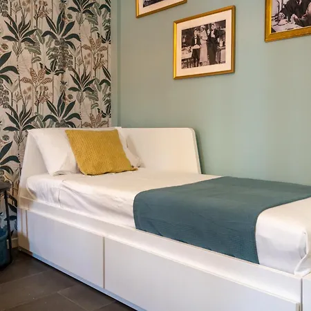 Ospitali - Casa Cinema, Bilocale A 100 Mt Dalla Metro Per 5 - No Lift Apartment *