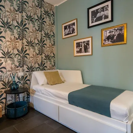 Apartment Ospitali - Casa Cinema, Bilocale A 100 Mt Dalla Metro Per 5 - No Lift