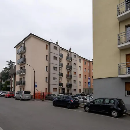 Ospitali - Casa Cinema, Bilocale A 100 Mt Dalla Metro Per 5 - No Lift *