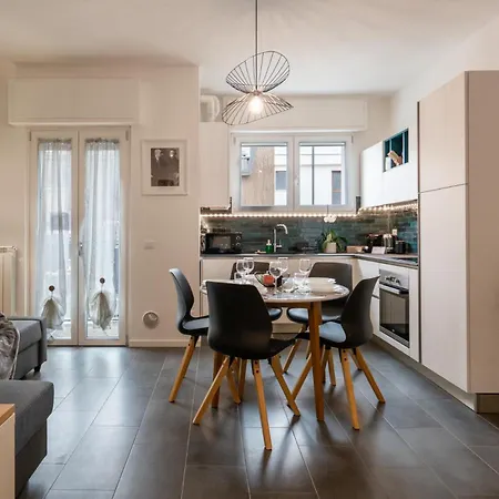 Apartment Ospitali - Casa Cinema, Bilocale A 100 Mt Dalla Metro Per 5 - No Lift