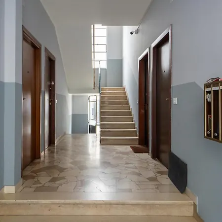 Ospitali - Casa Cinema, Bilocale A 100 Mt Dalla Metro Per 5 - No Lift Apartment *