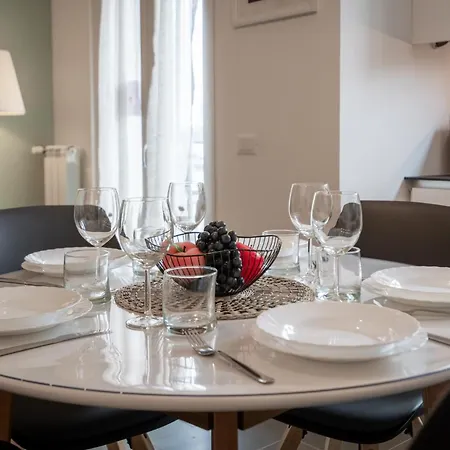 Apartment Ospitali - Casa Cinema, Bilocale A 100 Mt Dalla Metro Per 5 - No Lift